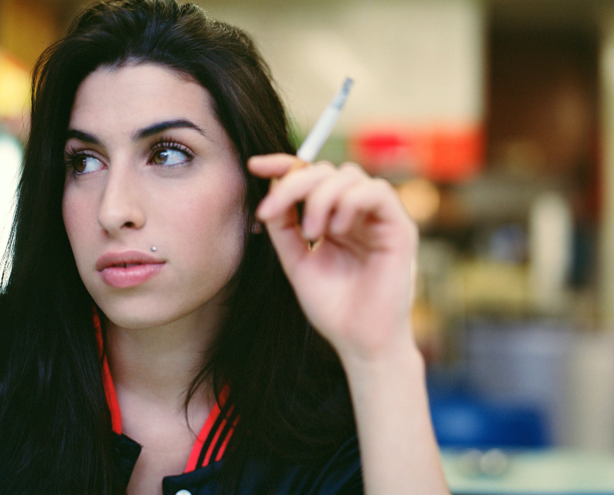 amy winehouse smoking a cigarette Best picture of Amy Winehouse's drug free claim